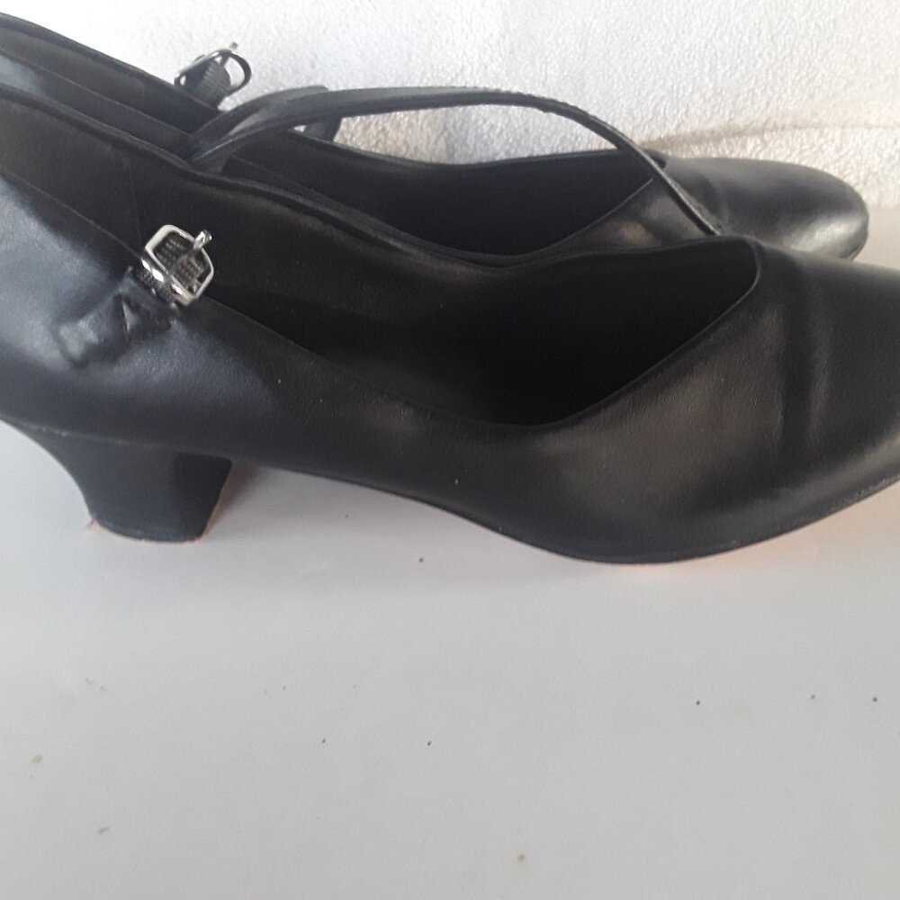So Danca Black size M7L/CH 50 character shoes w/ buckle strap and 1 1/2" heel - Picture 4 of 8
